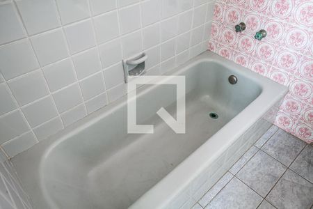 Casa à venda com 340m², 4 quartos e 8 vagas Casa à venda com 340m², 4 quartos e 8 vagasBanheiro da Suíte