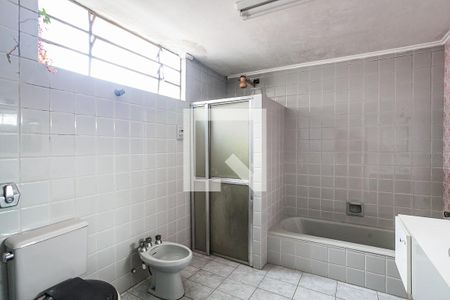 Casa à venda com 340m², 4 quartos e 8 vagas Casa à venda com 340m², 4 quartos e 8 vagasBanheiro da Suíte