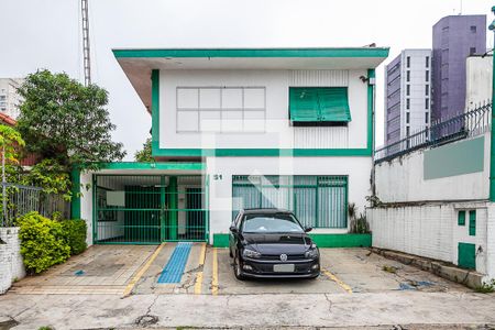 Casa à venda com 340m², 4 quartos e 8 vagas Casa à venda com 340m², 4 quartos e 8 vagasFachada