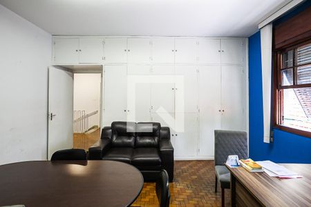 Casa à venda com 340m², 4 quartos e 8 vagas Casa à venda com 340m², 4 quartos e 8 vagasSuíte