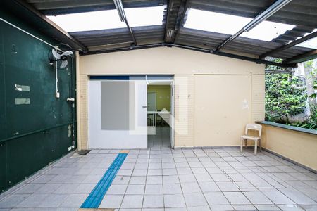 Casa à venda com 340m², 4 quartos e 8 vagas Casa à venda com 340m², 4 quartos e 8 vagasQuintal