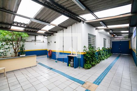 Casa à venda com 340m², 4 quartos e 8 vagas Casa à venda com 340m², 4 quartos e 8 vagasQuintal