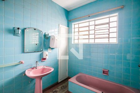 Casa à venda com 340m², 4 quartos e 8 vagas Casa à venda com 340m², 4 quartos e 8 vagasBanheiro