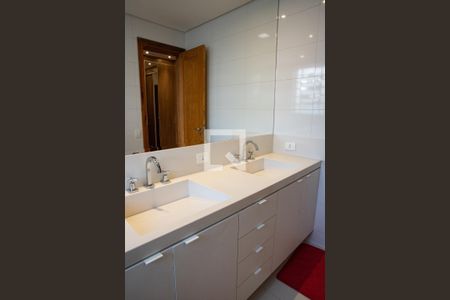 Casa à venda com 100m², 3 quartos e sem vagaBanheiro da Suíte 2