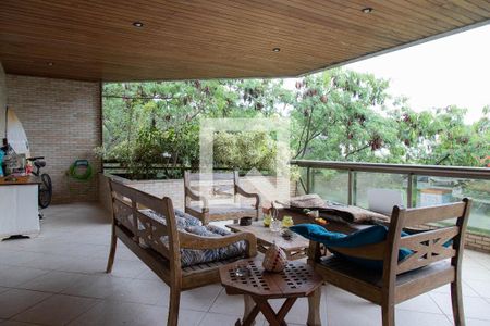 Apartamento à venda com 189m², 3 quartos e 2 vagas Apartamento à venda com 189m², 3 quartos e 2 vagasVaranda