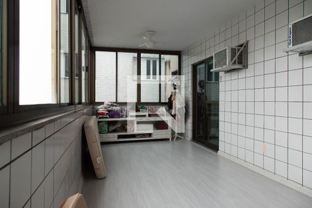 Apartamento à venda com 189m², 3 quartos e 2 vagas Apartamento à venda com 189m², 3 quartos e 2 vagasVaranda suíte 2 e 3