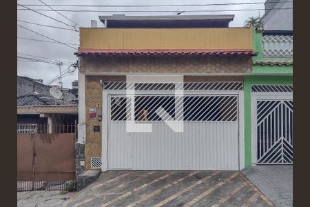 Casa à venda com 100m², 3 quartos e 2 vagas Casa à venda com 100m², 3 quartos e 2 vagasFachada