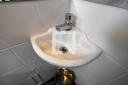 Apartamento para alugar com 218m², 4 quartos e 3 vagas Apartamento para alugar com 218m², 4 quartos e 3 vagasBanheiro 5 de Serviço - Torneira