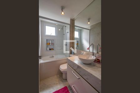 Apartamento para alugar com 218m², 4 quartos e 3 vagas Apartamento para alugar com 218m², 4 quartos e 3 vagasBanheiro 3 do Quarto 3 - Suíte