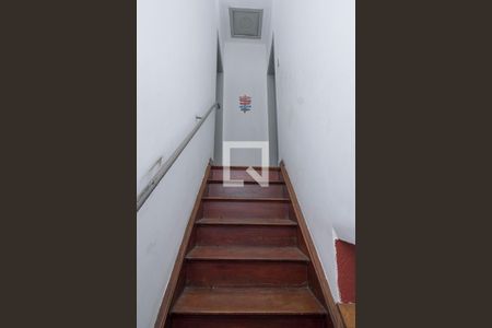 Escada - Acesso Quartos de casa para alugar com 2 quartos, 60m² em Lapa, São Paulo