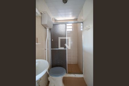 Banheiro de apartamento à venda com 1 quarto, 39m² em Santo Antônio, Porto Alegre