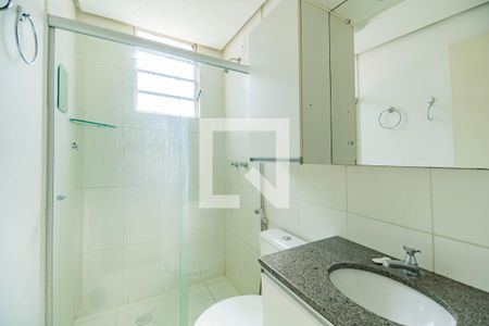 Banheiro de apartamento à venda com 2 quartos, 48m² em São Sebastião, Porto Alegre