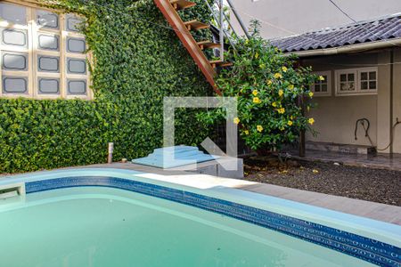 Casa para alugar com 150m², 3 quartos e 2 vagas Casa para alugar com 150m², 3 quartos e 2 vagasPiscina