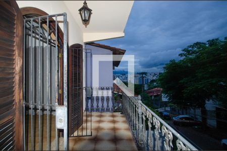 Casa à venda com 230m², 5 quartos e 3 vagas Casa à venda com 230m², 5 quartos e 3 vagasVaranda do quarto 1