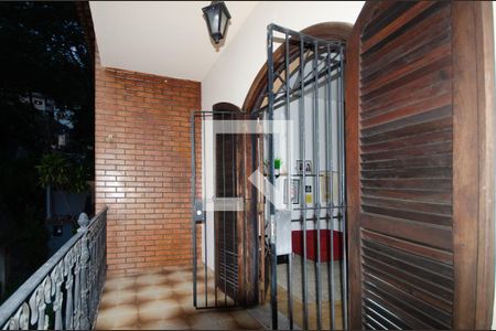 Casa à venda com 230m², 5 quartos e 3 vagas Casa à venda com 230m², 5 quartos e 3 vagasVaranda do quarto 1