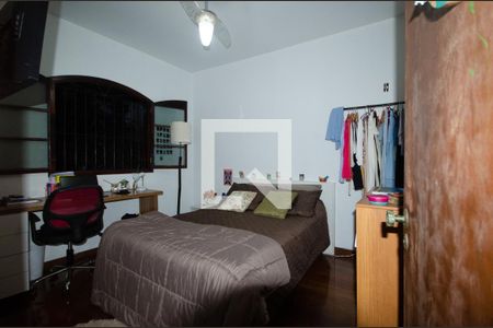 Casa à venda com 230m², 5 quartos e 3 vagas Casa à venda com 230m², 5 quartos e 3 vagasQuarto 3