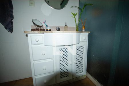 Casa à venda com 230m², 5 quartos e 3 vagas Casa à venda com 230m², 5 quartos e 3 vagasBanheiro