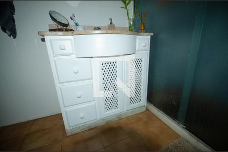 Casa à venda com 230m², 5 quartos e 3 vagas Casa à venda com 230m², 5 quartos e 3 vagasBanheiro