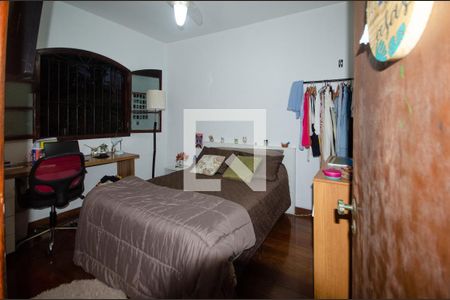 Casa à venda com 230m², 5 quartos e 3 vagas Casa à venda com 230m², 5 quartos e 3 vagasQuarto 3