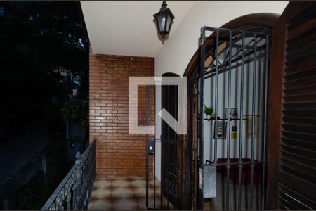 Casa à venda com 230m², 5 quartos e 3 vagas Casa à venda com 230m², 5 quartos e 3 vagasVaranda do quarto 1