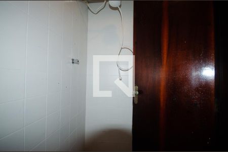 Casa à venda com 230m², 5 quartos e 3 vagas Casa à venda com 230m², 5 quartos e 3 vagasBanheiro de Serviço