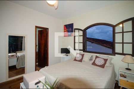 Casa à venda com 230m², 5 quartos e 3 vagas Casa à venda com 230m², 5 quartos e 3 vagasSuite