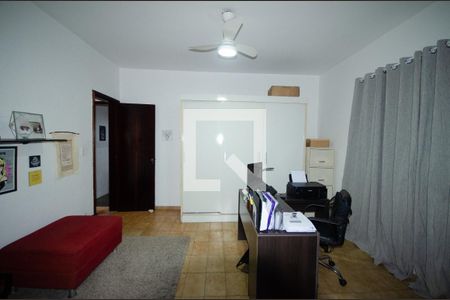 Casa à venda com 230m², 5 quartos e 3 vagas Casa à venda com 230m², 5 quartos e 3 vagasQuarto 1