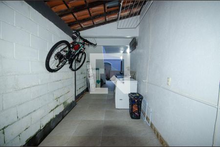 Casa à venda com 230m², 5 quartos e 3 vagas Casa à venda com 230m², 5 quartos e 3 vagasÁrea de Serviço