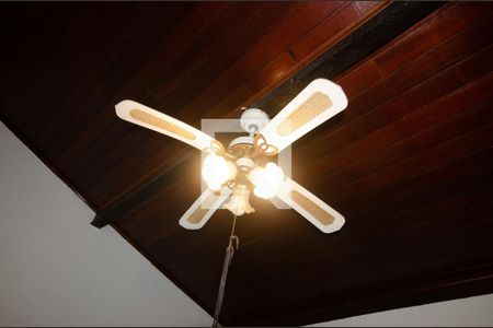 Casa à venda com 230m², 5 quartos e 3 vagas Casa à venda com 230m², 5 quartos e 3 vagasQuarto 4