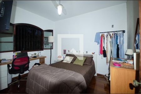 Casa à venda com 230m², 5 quartos e 3 vagas Casa à venda com 230m², 5 quartos e 3 vagasQuarto 3