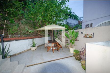 Casa à venda com 230m², 5 quartos e 3 vagas Casa à venda com 230m², 5 quartos e 3 vagasVista da Varanda