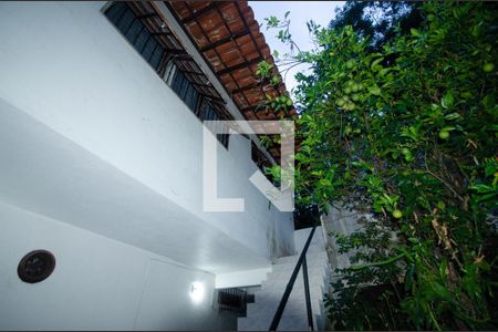 Casa à venda com 230m², 5 quartos e 3 vagas Casa à venda com 230m², 5 quartos e 3 vagasÁrea Externa