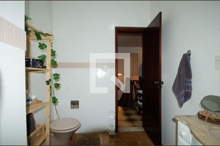 Casa à venda com 230m², 5 quartos e 3 vagas Casa à venda com 230m², 5 quartos e 3 vagasBanheiro