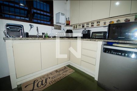 Casa à venda com 230m², 5 quartos e 3 vagas Casa à venda com 230m², 5 quartos e 3 vagasCozinha