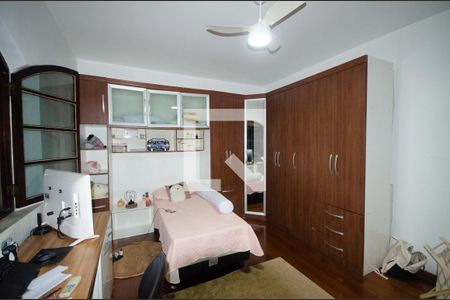 Casa à venda com 230m², 5 quartos e 3 vagas Casa à venda com 230m², 5 quartos e 3 vagasQuarto 5