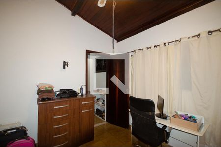 Casa à venda com 230m², 5 quartos e 3 vagas Casa à venda com 230m², 5 quartos e 3 vagasQuarto 4