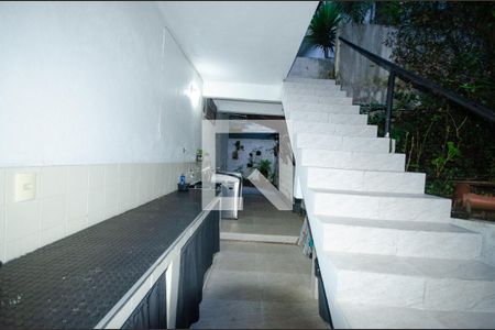 Casa à venda com 230m², 5 quartos e 3 vagas Casa à venda com 230m², 5 quartos e 3 vagasÁrea de ServiçoÁrea de Serviço