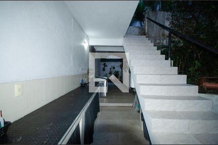 Casa à venda com 230m², 5 quartos e 3 vagas Casa à venda com 230m², 5 quartos e 3 vagasÁrea de Serviço