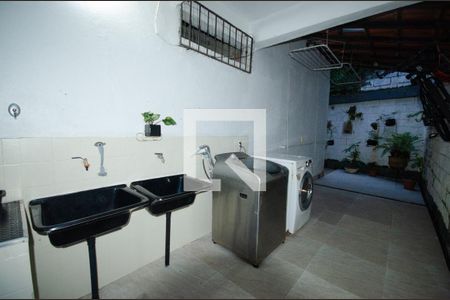 Casa à venda com 230m², 5 quartos e 3 vagas Casa à venda com 230m², 5 quartos e 3 vagasÁrea de Serviço