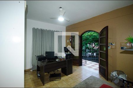 Casa à venda com 230m², 5 quartos e 3 vagas Casa à venda com 230m², 5 quartos e 3 vagasQuarto 1