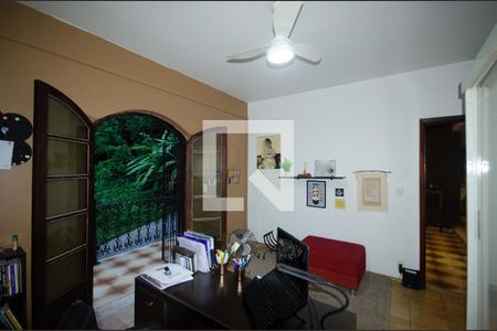 Casa à venda com 230m², 5 quartos e 3 vagas Casa à venda com 230m², 5 quartos e 3 vagasQuarto 1