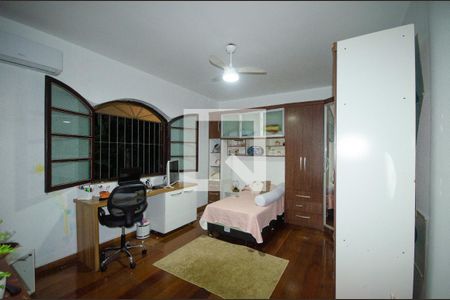 Casa à venda com 230m², 5 quartos e 3 vagas Casa à venda com 230m², 5 quartos e 3 vagasQuarto 5