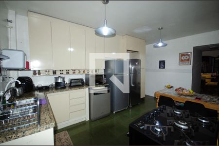 Casa à venda com 230m², 5 quartos e 3 vagas Casa à venda com 230m², 5 quartos e 3 vagasCozinha