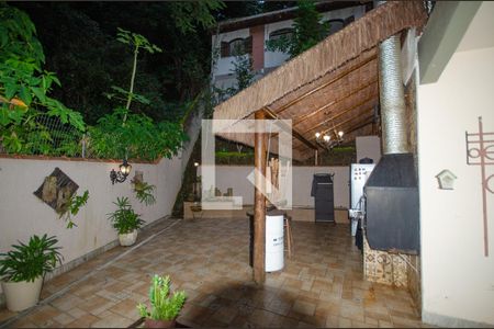 Casa à venda com 230m², 5 quartos e 3 vagas Casa à venda com 230m², 5 quartos e 3 vagasChurrasqueira