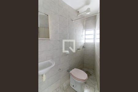 Banheiro de casa para alugar com 1 quarto, 60m² em Vila Guarani (zona Sul), São Paulo