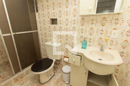 Banheiro de apartamento à venda com 1 quarto, 48m² em São Sebastião, Porto Alegre