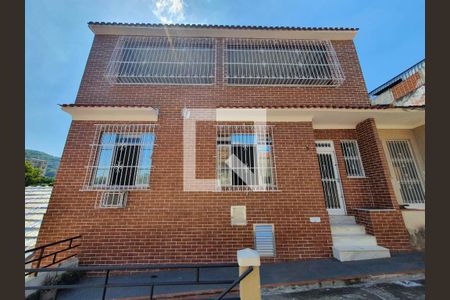 Casa de condomínio à venda com 142m², 3 quartos e sem vaga Casa de condomínio à venda com 142m², 3 quartos e sem vagaFachada