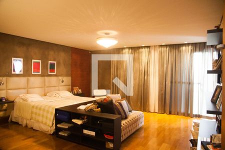 Casa à venda com 687m², 5 quartos e 10 vagas Casa à venda com 687m², 5 quartos e 10 vagasQuarto 1 - Suíte