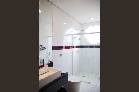 Casa à venda com 687m², 5 quartos e 10 vagas Casa à venda com 687m², 5 quartos e 10 vagasBanheiro Corredor