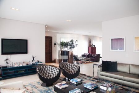 Sala de casa à venda com 5 quartos, 687m² em Pacaembu, São Paulo